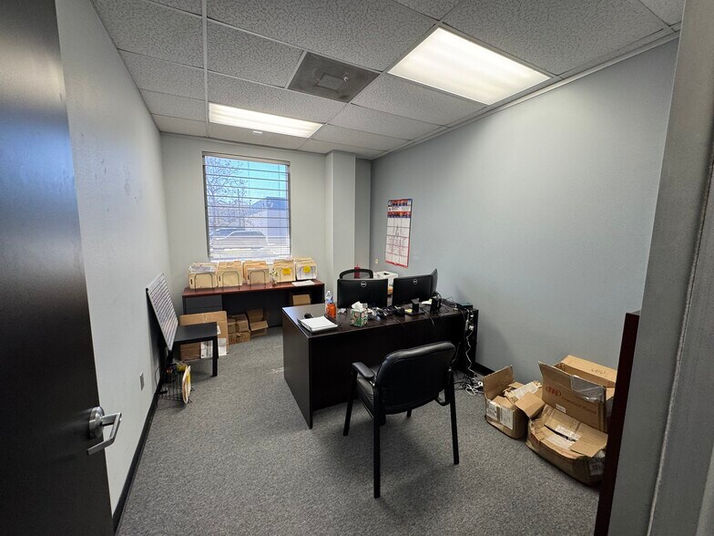 More Photos Of 1175-1179 Brittmoore Rd, Houston Warehouse For Sale