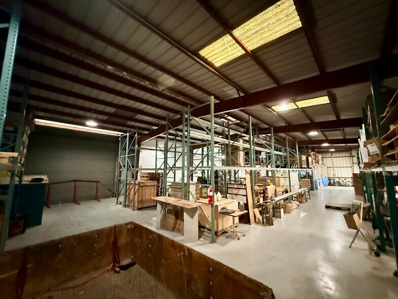 More Photos Of 9828 Pearmain St, Oakland Warehouse For Lease