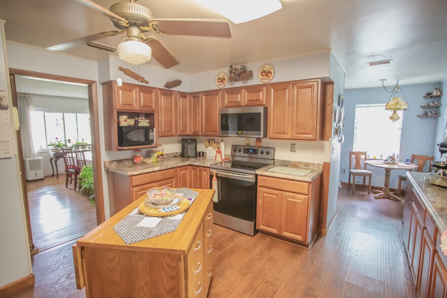 More Photos Of 6004 Se Us Highway 301, Hawthorne Specialty For Sale