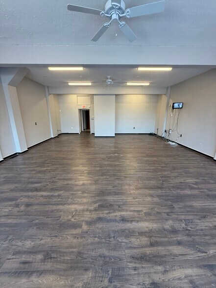More Photos Of 5682 State Rd, Parma Storefront Retail Residential For Lease