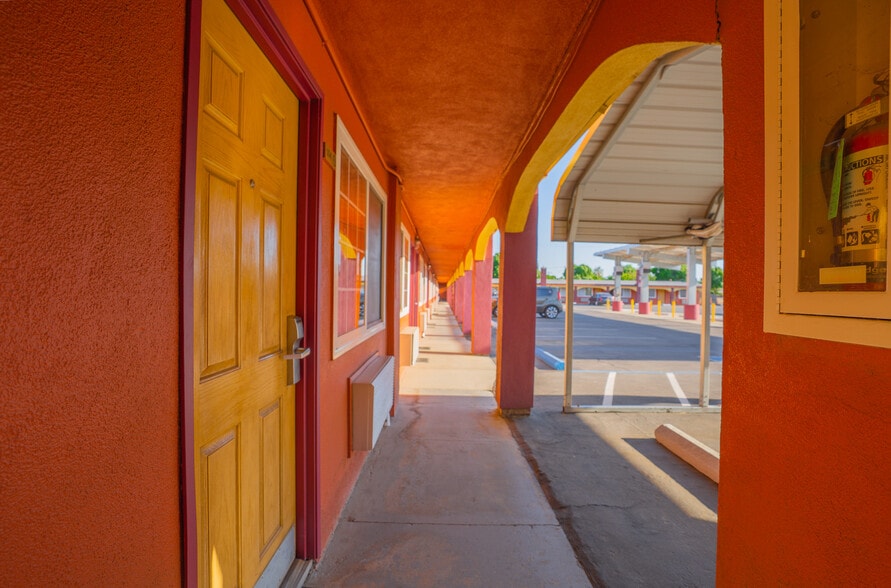 More Photos Of 839 W Pacheco Blvd, Los Banos Hotel For Sale