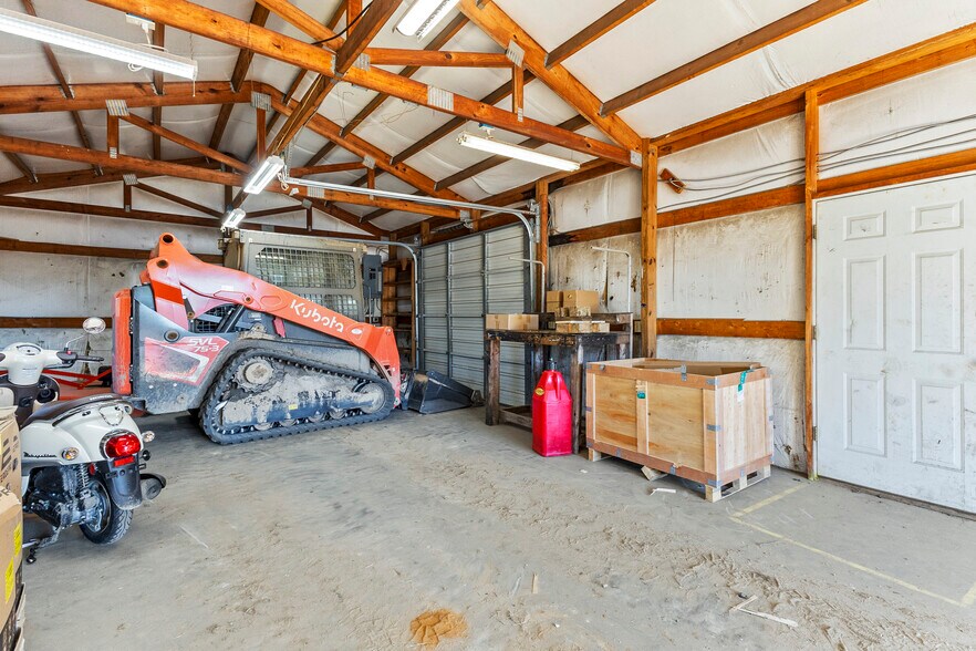 More Photos Of 17490 US Highway 69 S, Tyler Showroom For Sale