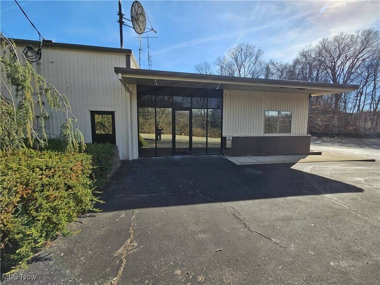 More Photos Of 1344 Cove Rd, Weirton Flex For Sale
