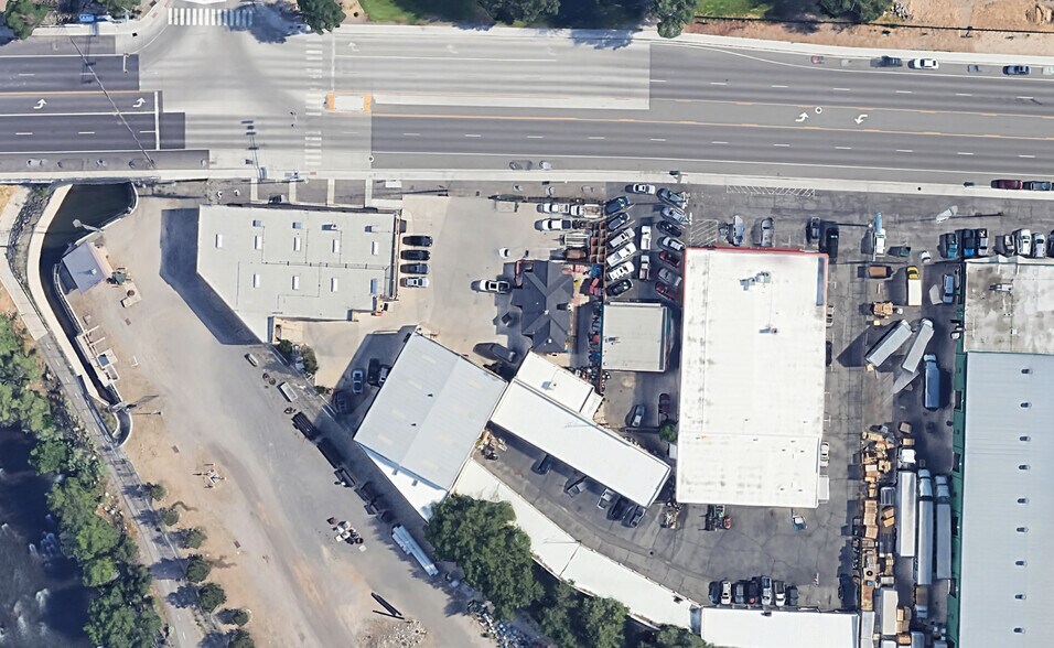 More Photos Of 2365 Glendale Ave, Sparks Showroom For Sale