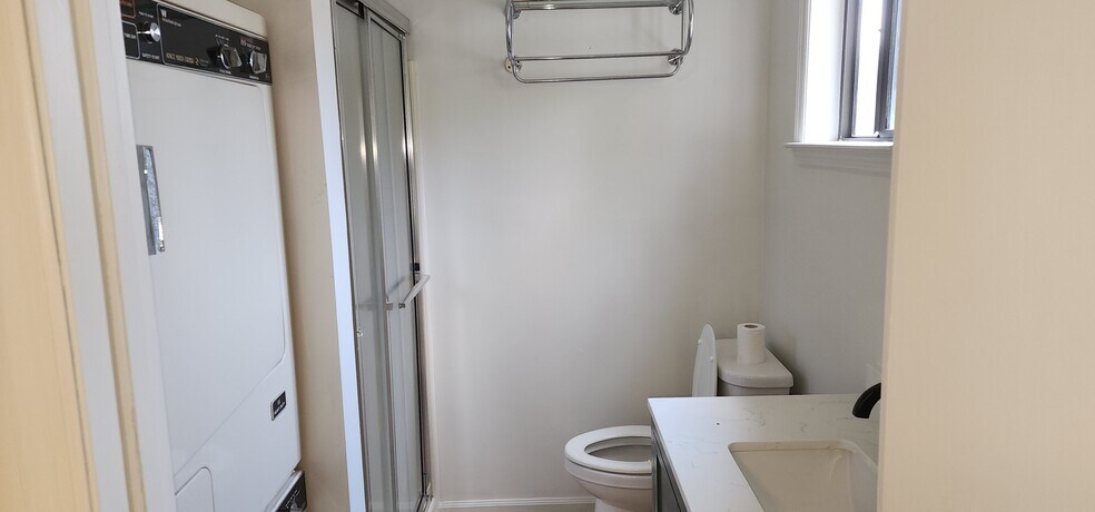 More Photos Of 16 Oak St, Roswell Medical For Sale