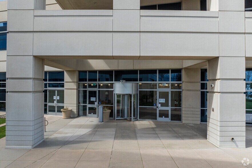 More Photos Of 331 Oyster Point Blvd, South San Francisco Office For Lease