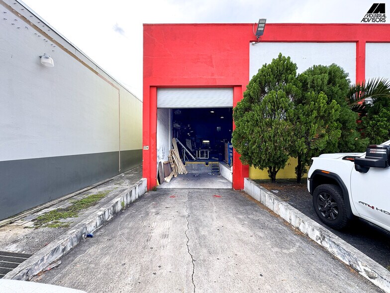 More Photos Of 290 W 78th Rd, Hialeah Warehouse For Sale