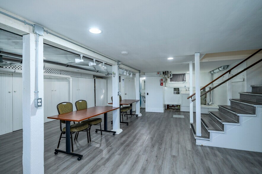 More Photos Of 636 NE Baker St, Mcminnville Freestanding For Sale