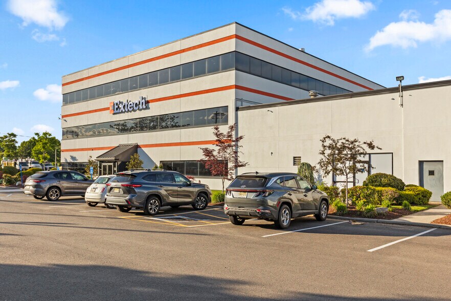 More Photos Of 15 E Union Ave, East Rutherford Warehouse For Lease