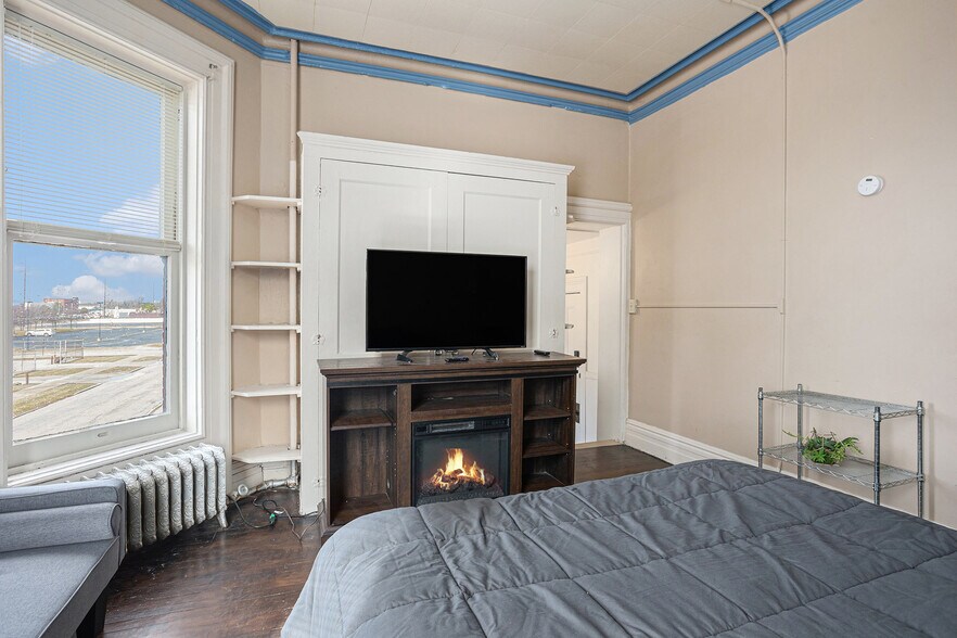 More Photos Of 701 Center Ave, Bay City Apartments For Sale