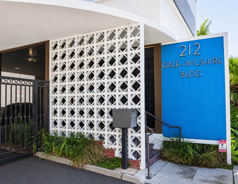 More Photos Of 212 S Gale Dr, Beverly Hills Office For Lease