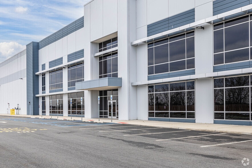 More Photos Of 1289 Rahway Ave, Avenel Distribution For Lease