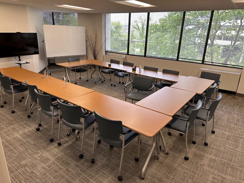 More Photos Of 1945 Old Gallows Rd, Vienna Medical For Lease