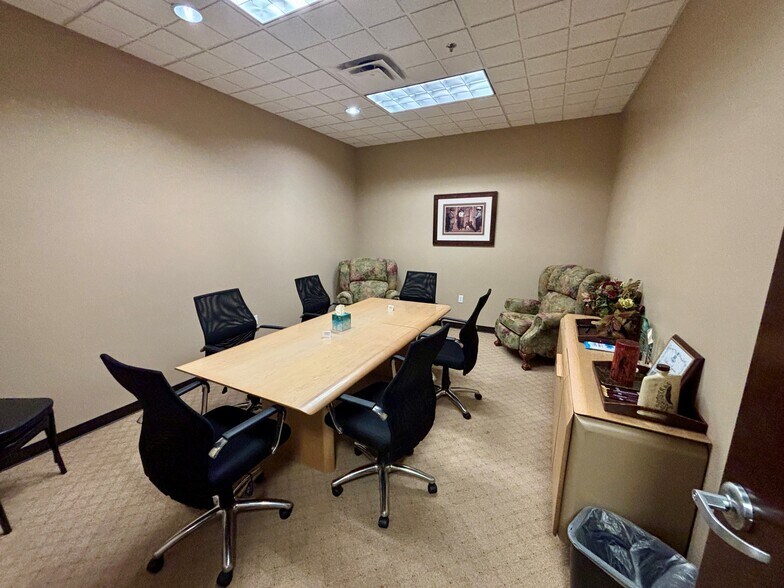 More Photos Of 34406 N 27th Dr, Phoenix Medical For Lease