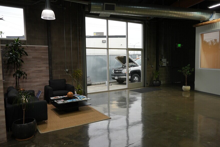 More Photos Of 18314 S Broadway St, Gardena Light Manufacturing For Lease