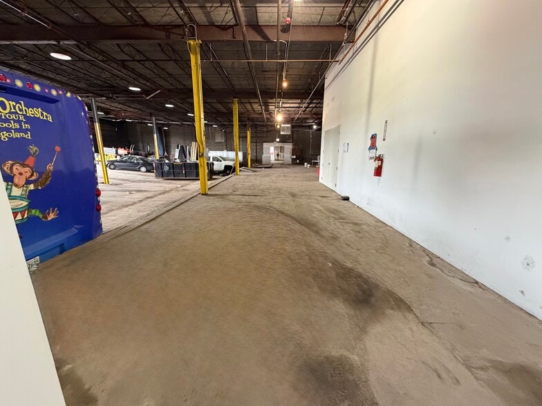 More Photos Of 1601 S Wolcott Ave, Chicago Warehouse For Lease