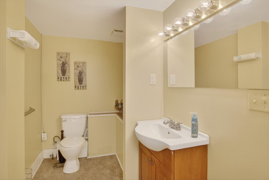 More Photos Of 104-110 S Hill Ave, South Hill Office Residential For Sale