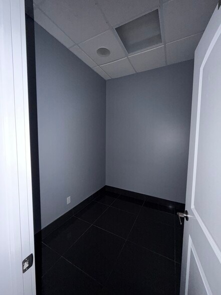 More Photos Of 10451 99 Ave, Fort Saskatchewan Storefront For Sale