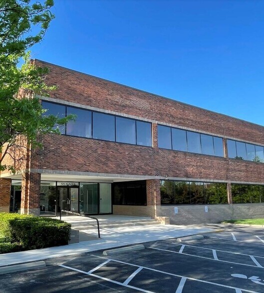 Primary Photo Of 121 Hunter Ave, Ladue Office For Lease