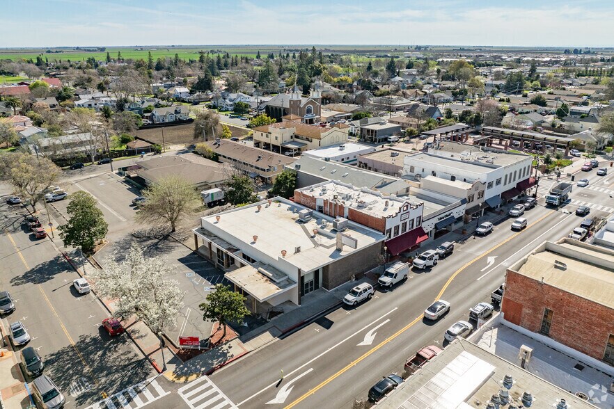 More Photos Of 178 N 1st St, Dixon Freestanding For Sale