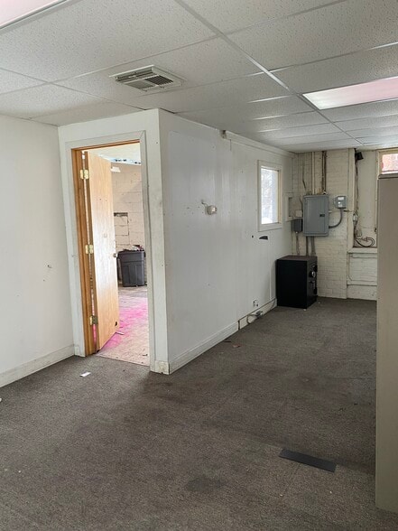 More Photos Of 16 Orchard St, East Hartford Storefront For Lease