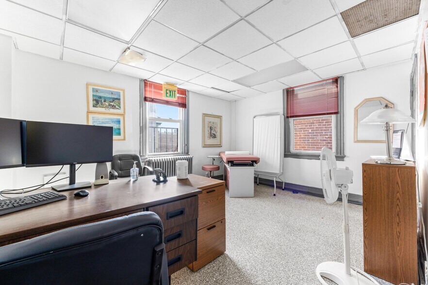 More Photos Of 21 W 25th St, Baltimore Office For Sale