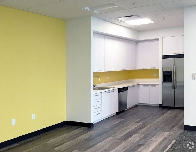 More Photos Of 12950 Worldgate Dr, Herndon Office For Lease