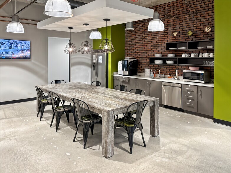 More Photos Of 2875 NE 191st St, Aventura Coworking Space