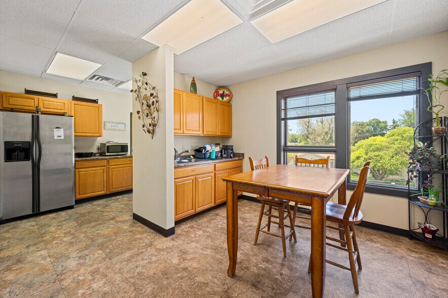 More Photos Of 120 N Railroad Ave, Parachute Office For Sale