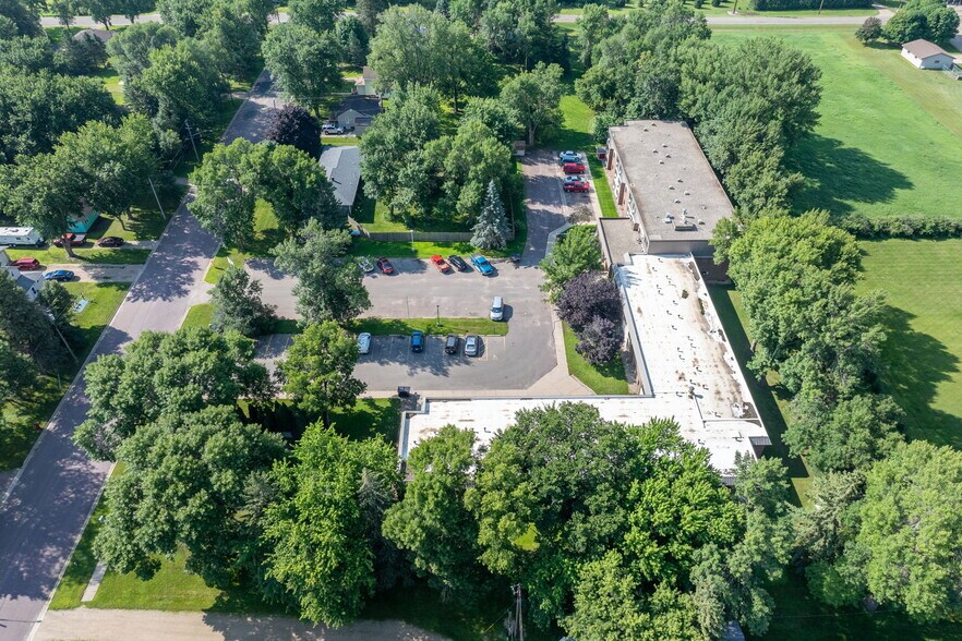 More Photos Of 3200 S Maple Ave, Slayton Apartments For Sale