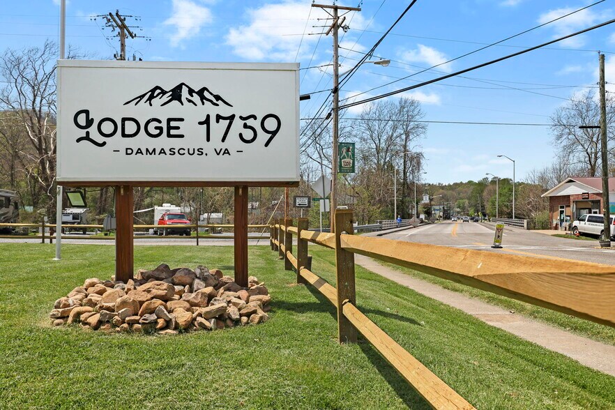 More Photos Of 100 S Railroad Ave, Damascus Apartments For Sale