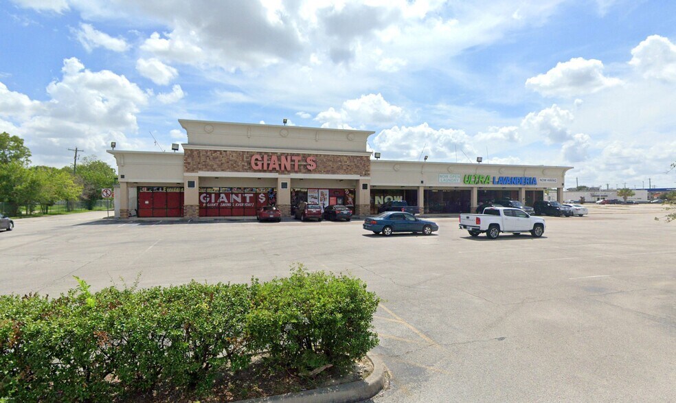 More Photos Of 2731-2801 Red Bluff Rd, Pasadena Unknown For Lease