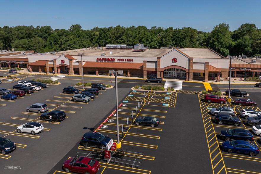 Primary Photo Of 5649-5815 Burke Centre Pky, Burke Unknown For Lease