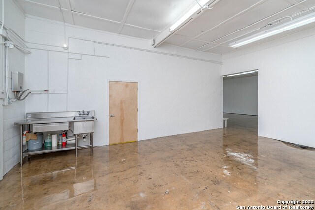 More Photos Of 1020 Roosevelt Ave, San Antonio Freestanding For Sale