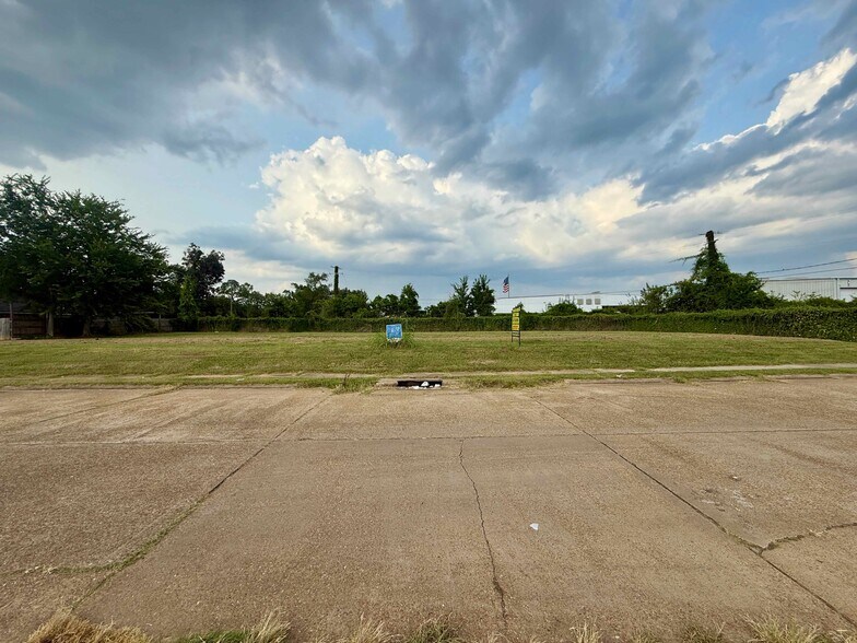 More Photos Of 2600 Llewellyn Dr, Alexandria Land For Sale