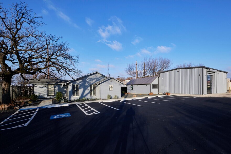 More Photos Of 2655 Myrtle Springs Ave, Dallas Light Manufacturing For Sale
