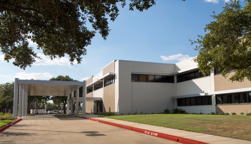 More Photos Of 2100 Regional Medical Dr, Wharton Hospital For Sale