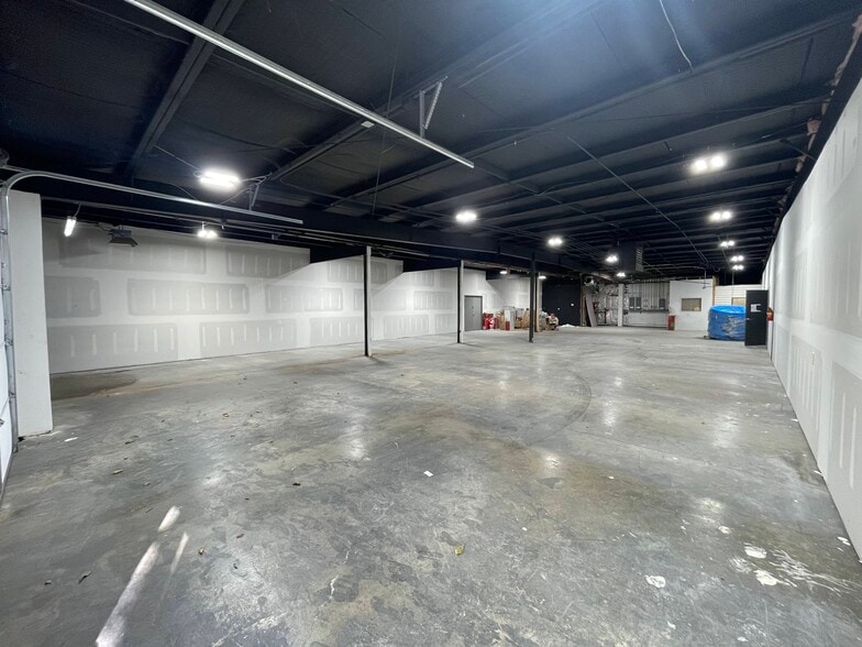 More Photos Of 202 State St, Bowling Green Warehouse For Lease