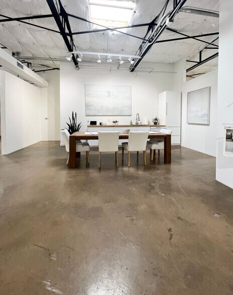 Primary Photo Of 2007 Farrington St, Dallas Distribution For Lease