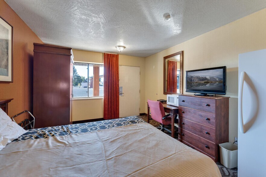 More Photos Of 260 W Main St, Vernal Hotel For Sale