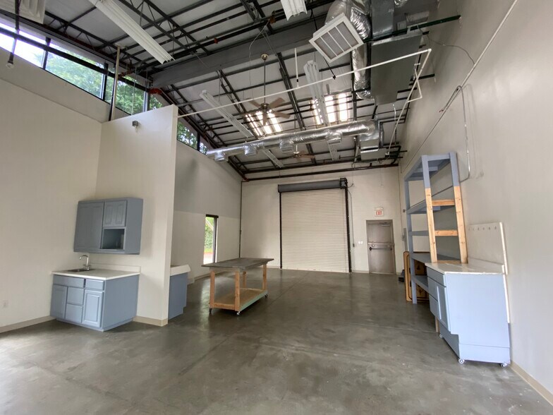 More Photos Of 3738 Haggar Way, Dallas Flex For Sale