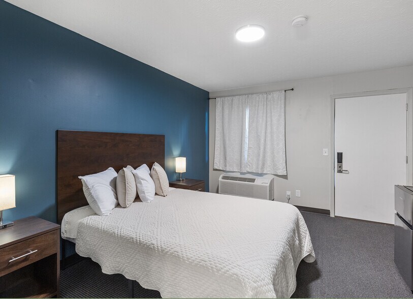 More Photos Of 26553 Magnolia Road, Underwood Hotel For Sale