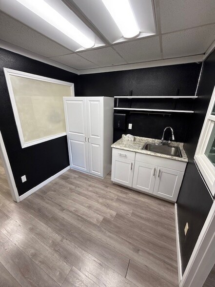 More Photos Of 21405-21525 Devonshire St, Chatsworth Unknown For Lease