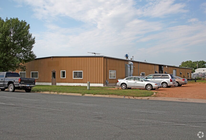 More Photos Of 820 Pine St S, Waconia Warehouse For Lease
