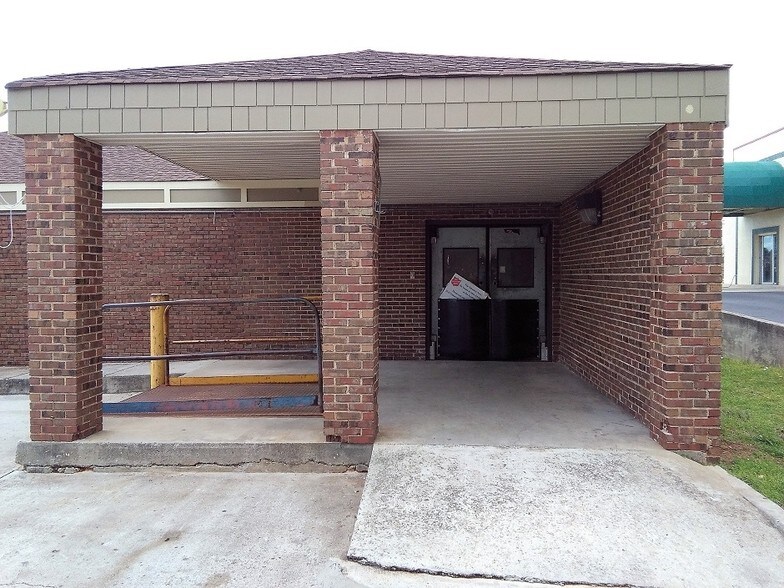 More Photos Of 385 Hughes Rd, Madison Freestanding For Sale