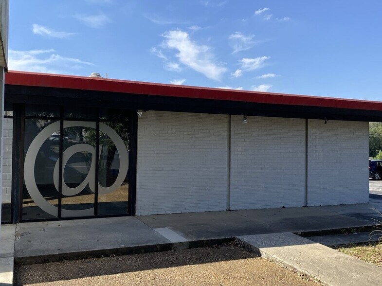 More Photos Of 1036 W Sunshine St, Springfield Freestanding For Sale