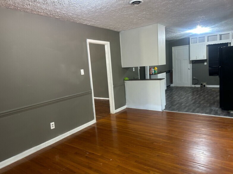 More Photos Of 115 Commerce Dr, Stockbridge Industrial For Lease