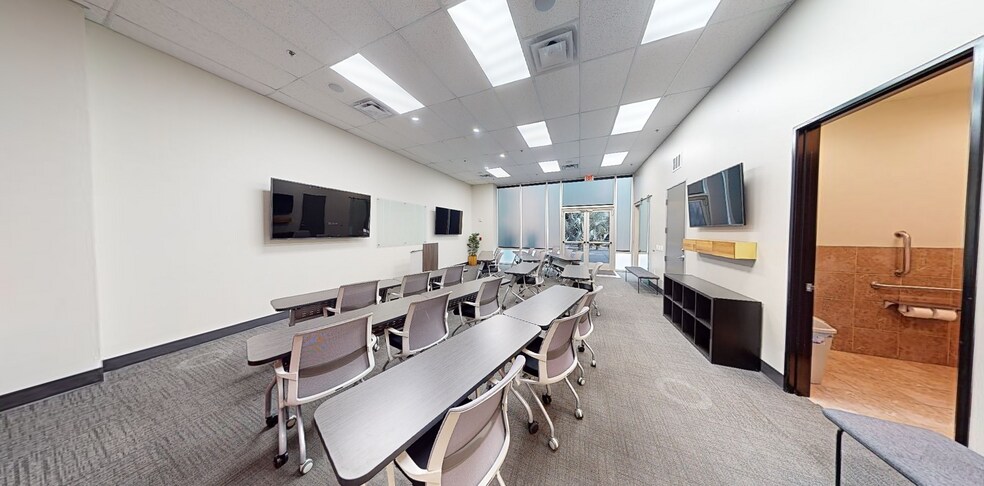 More Photos Of 3225 N Central Ave, Phoenix Office For Sale