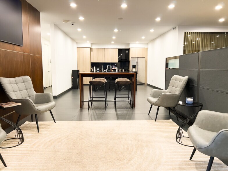 More Photos Of 7399 Middlebelt Rd, West Bloomfield Unknown For Lease