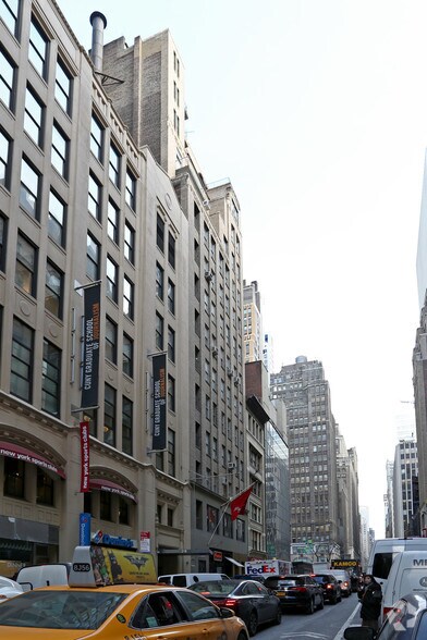 More Photos Of 215 W 40th St, New York Office For Lease